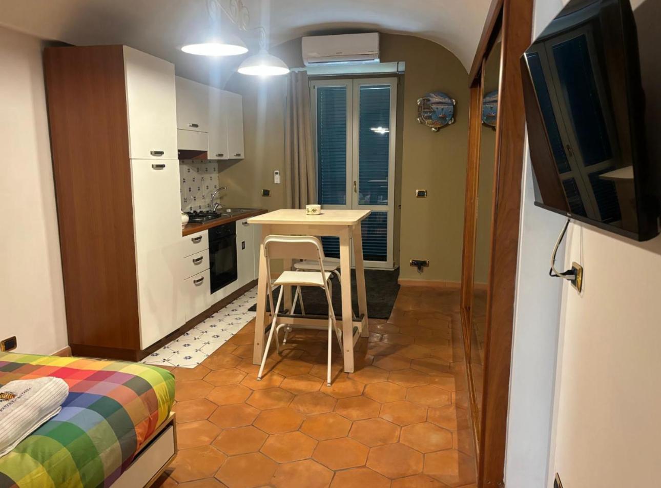 Metro Montesanto - 2 Minuti Dalla Metropolitana E Dal Centro Di Hébergement de vacances Naples